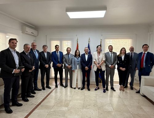 Encuentro con el Secretario de Estado de Medio Ambiente de España en la sede de la Cámara Española